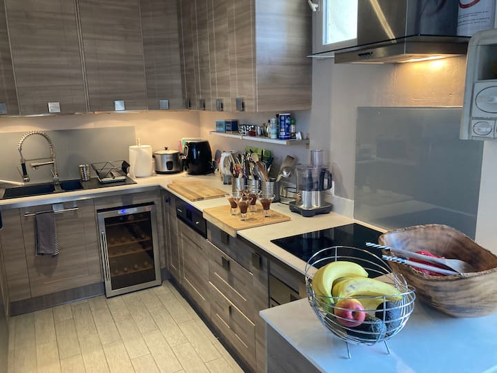 b0e0cf46-b724-464e-9bbe-a9d221d2c293