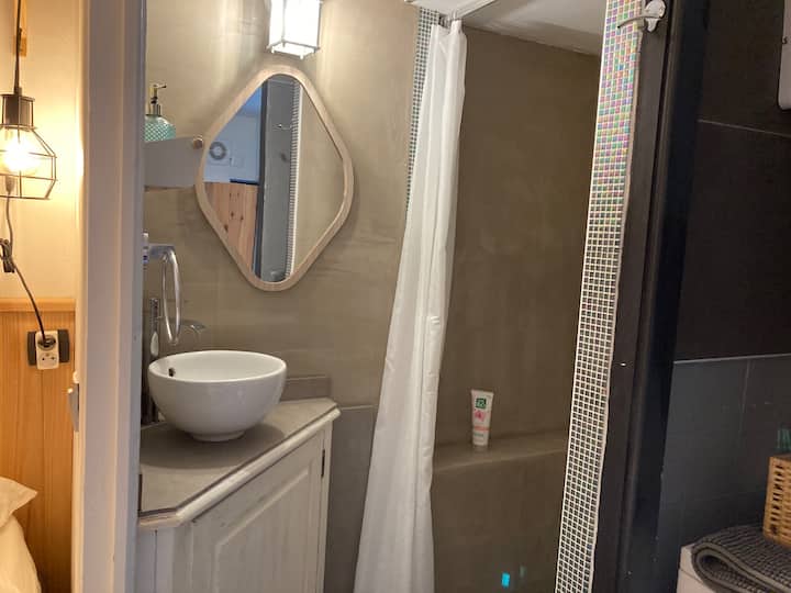 e17cd854-c680-428d-9286-4c13a501a77b